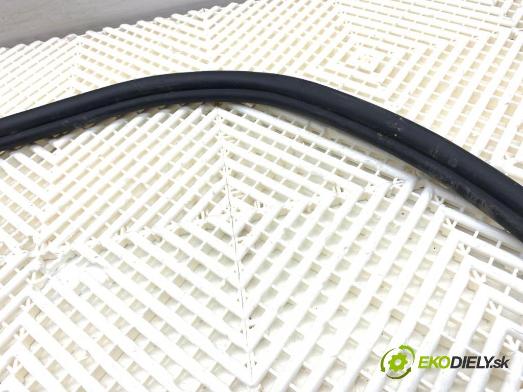 LAND ROVER RANGE ROVER EVOQUE SUV 2025 150 kW 2.0 D200 MHEV 4x4 1997 tesnenie Dvere predný pravá