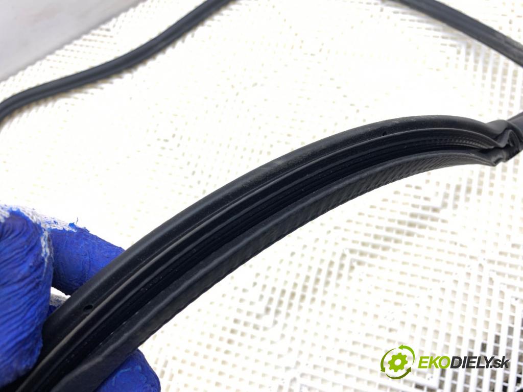 LAND ROVER RANGE ROVER EVOQUE SUV 2025 150 kW 2.0 D200 MHEV 4x4 1997 tesnenie Dvere predný pravá