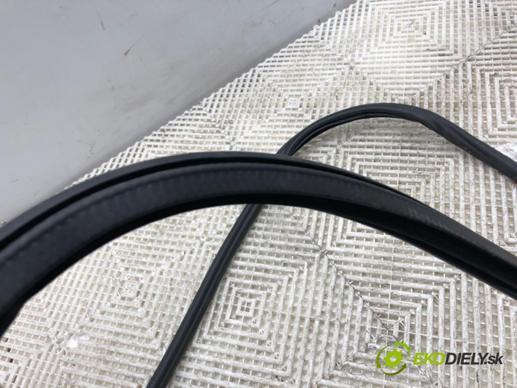 LAND ROVER RANGE ROVER EVOQUE SUV 2025 150 kW 2.0 D200 MHEV 4x4 1997 tesnenie Dvere zad pravá  (Karoséria ostatné)