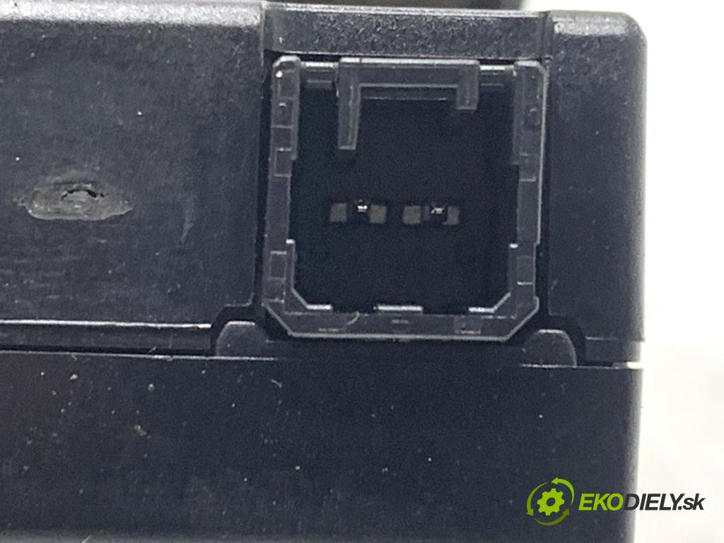 LAND ROVER RANGE ROVER EVOQUE SUV 2025 150 kW 2.0 D200 MHEV 4x4 1997 HNÍZDO: USB R8A2-19010-BB