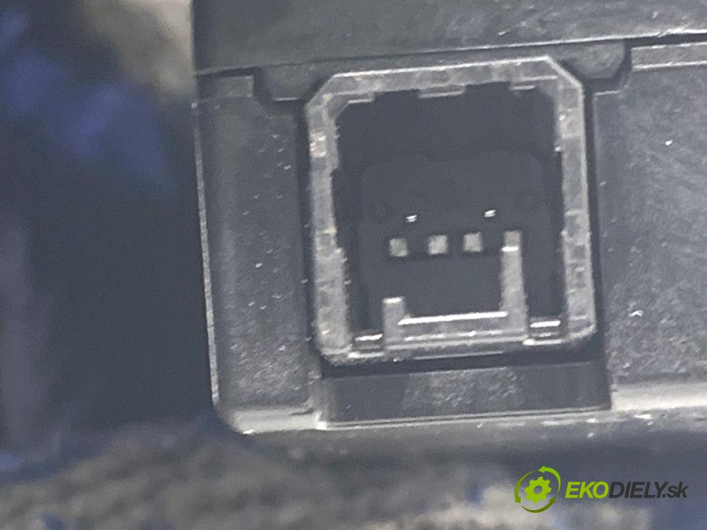 LAND ROVER RANGE ROVER EVOQUE SUV 2025 150 kW 2.0 D200 MHEV 4x4 1997 HNÍZDO: USB R8A2-19010-AB