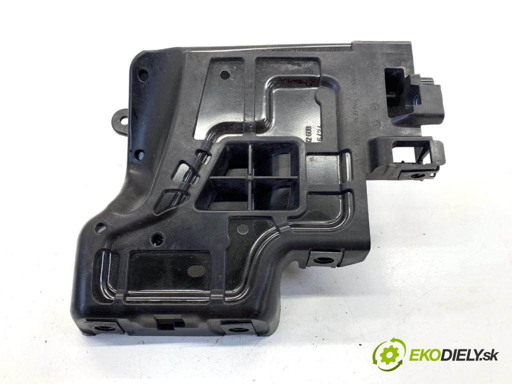 LAND ROVER RANGE ROVER EVOQUE SUV 2025 150 kW 2.0 D200 MHEV 4x4 1997 pravy držiak PASA predneho K8D2-002A56-AA