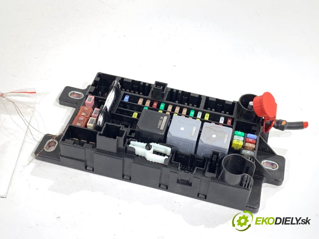 LAND ROVER RANGE ROVER EVOQUE SUV 2025 150 kW 2.0 D200 MHEV 4x4 1997 Skrinka poistková R8D2-14N030-AB (Poistková skrinka)