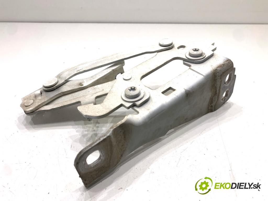 MERCEDES-BENZ X204 SUV 2012 125 kW 220 CDI (204.902) 2143 závěs kapoty levý A2048800328