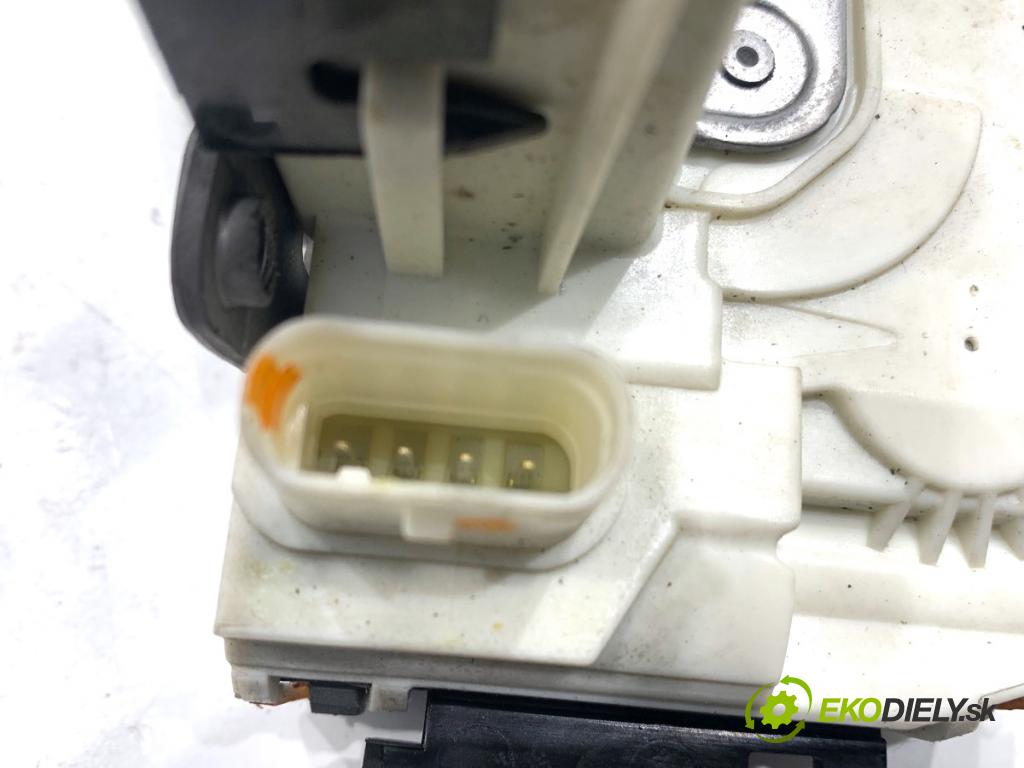 MERCEDES-BENZ X204 SUV 2012 125 kW 220 CDI (204.902) 2143 zámok Dvere pravy zad A0997300235