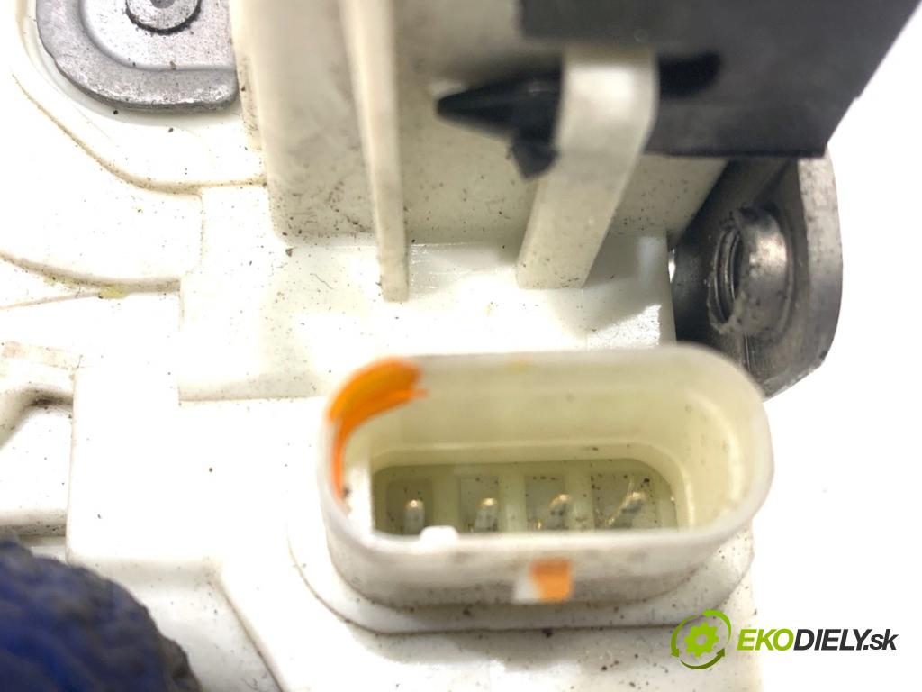 MERCEDES-BENZ X204 SUV 2012 125 kW 220 CDI (204.902) 2143 zámok dveře levý přední část A0997200135