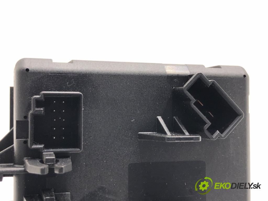 MERCEDES-BENZ X204 SUV 2012 125 kW 220 CDI (204.902) 2143 spínačka A2079052600 (Spínací skříňka)