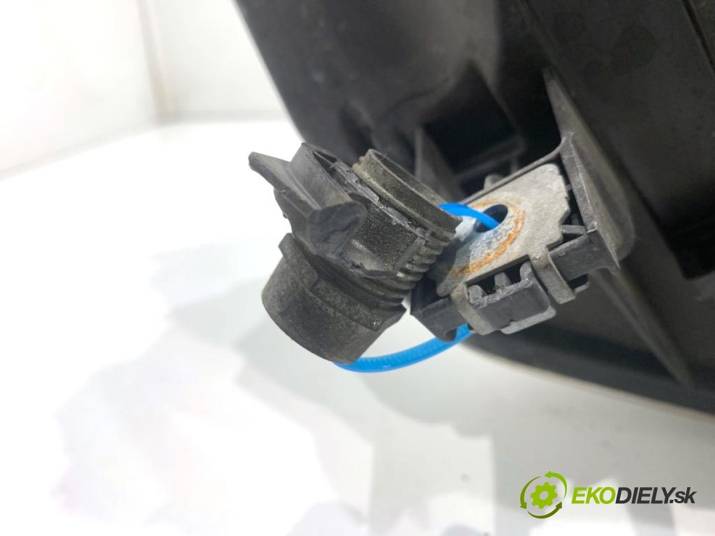 MERCEDES-BENZ X204 SUV 2012 125 kW 220 CDI (204.902) 2143 světlomet levý přední část XENON A2048207459