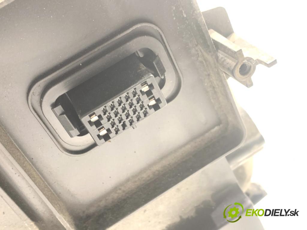 MERCEDES-BENZ X204 SUV 2012 125 kW 220 CDI (204.902) 2143 světlomet levý přední část XENON A2048207459