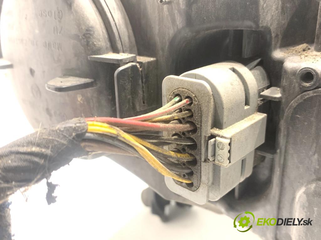 MERCEDES-BENZ X204 SUV 2012 125 kW 220 CDI (204.902) 2143 světlomet levý přední část XENON A2048207459