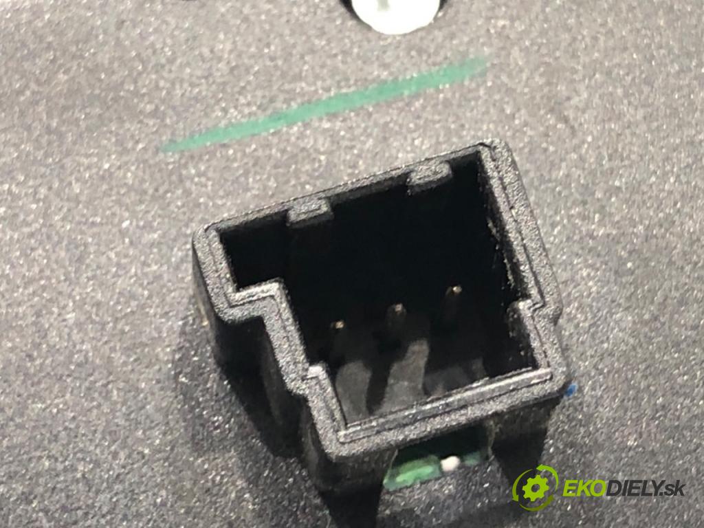 MERCEDES-BENZ X204 SUV 2012 125 kW 220 CDI (204.902) 2143 Prepínač okien A2049055402 (Prepínacie páčky pod volantom)