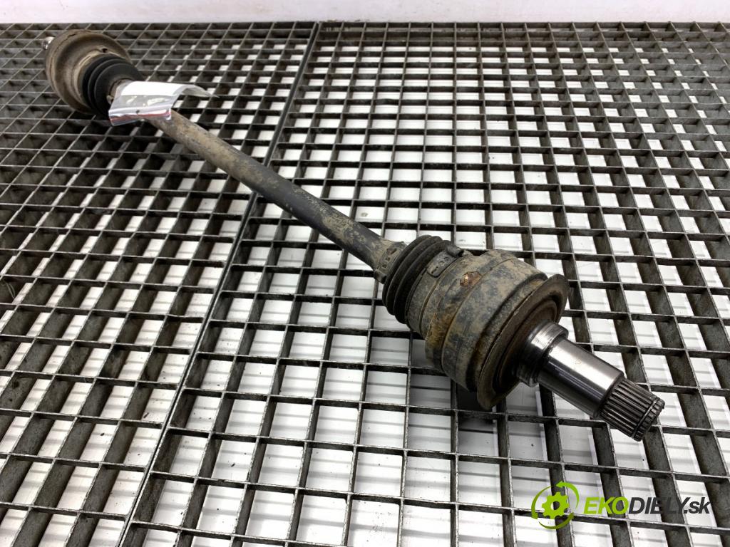 MERCEDES-BENZ X204 SUV 2012 125 kW 220 CDI (204.902) 2143 poloos pravý zadní část