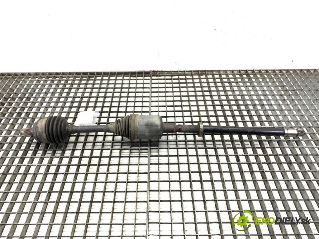 MERCEDES-BENZ X204 SUV 2012 125 kW 220 CDI (204.902) 2143 poloos levý přední část 