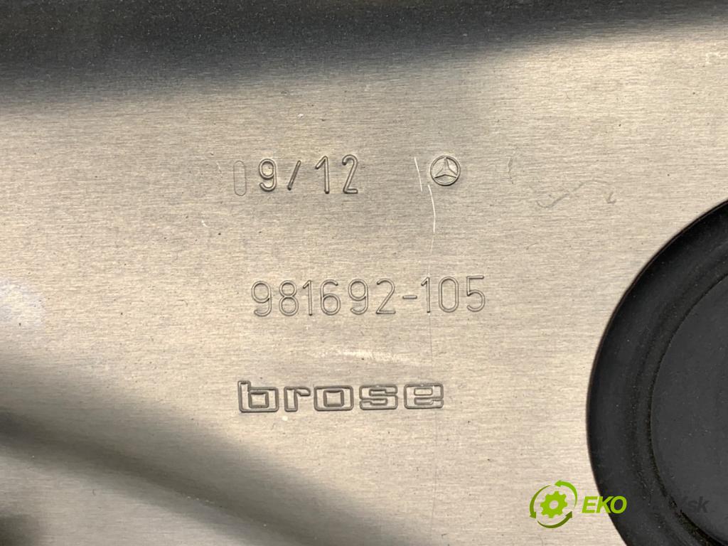 MERCEDES-BENZ X204 SUV 2012 125 kW 220 CDI (204.902) 2143 mechanismus okna levý přední část