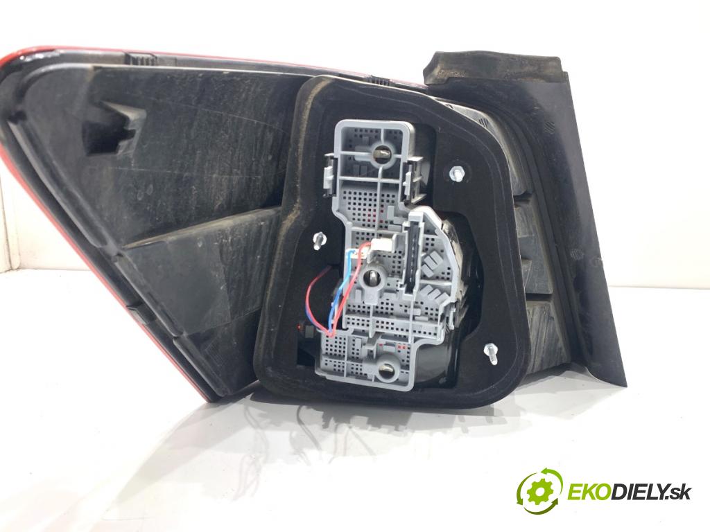 MERCEDES-BENZ X204 SUV 2012 125 kW 220 CDI (204.902) 2143 světlo pravý zadní část A2048202664