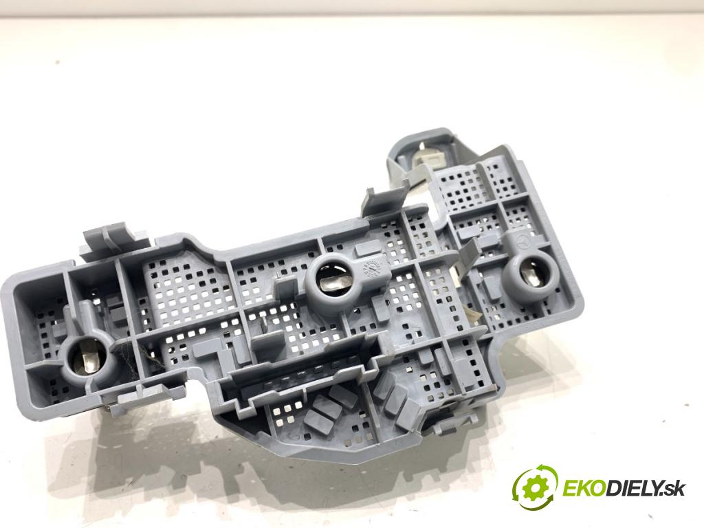 MERCEDES-BENZ X204 SUV 2012 125 kW 220 CDI (204.902) 2143 vložka svetla levý zadní část