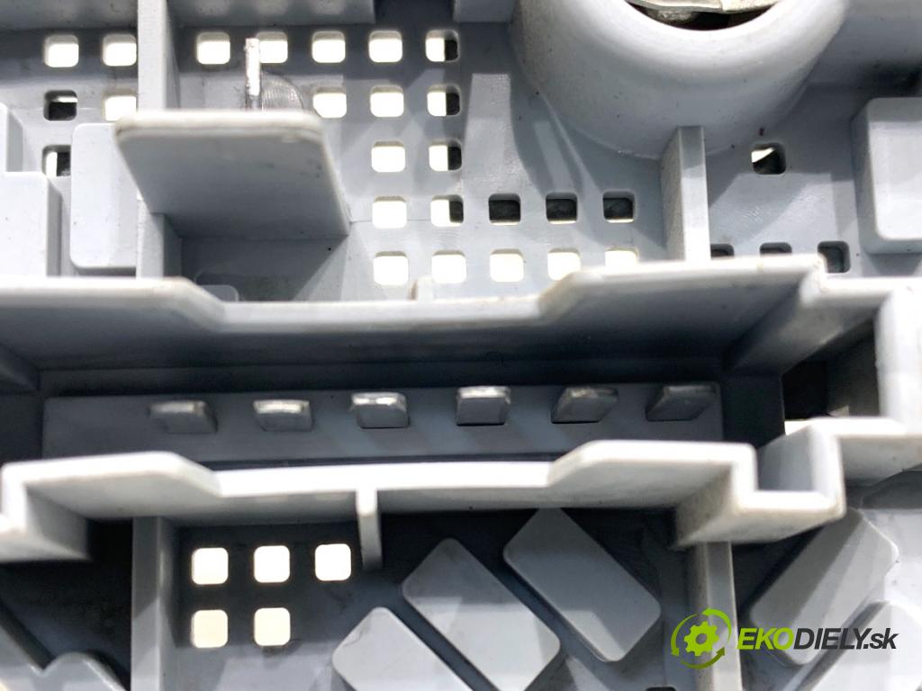 MERCEDES-BENZ X204 SUV 2012 125 kW 220 CDI (204.902) 2143 vložka svetla levý zadní část