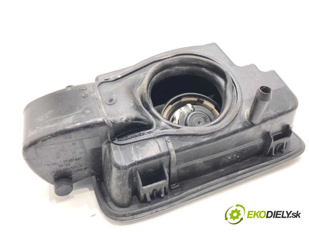 MERCEDES-BENZ X204 SUV 2012 125 kW 220 CDI (204.902) 2143 dvířka nádrže paliva A2046300367 (Klika dveří ostatní)