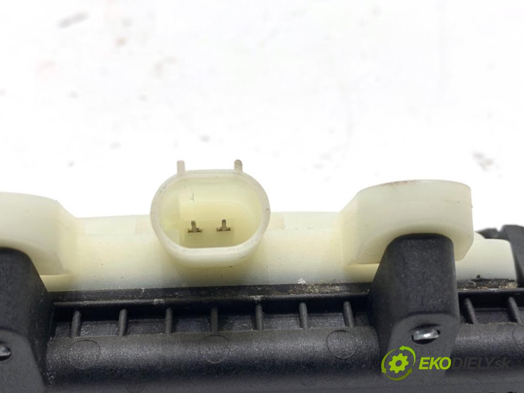 MERCEDES-BENZ X204 SUV 2012 125 kW 220 CDI (204.902) 2143 klika dveří zadní část A2047500193