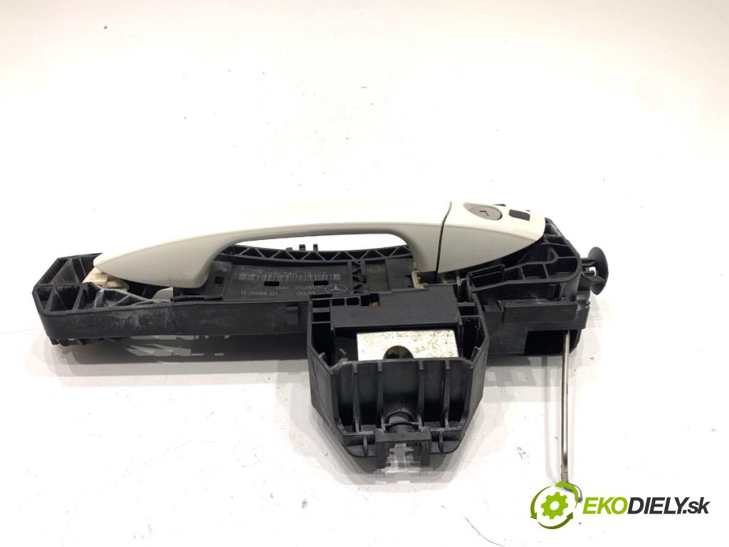 MERCEDES-BENZ X204 SUV 2012 125 kW 220 CDI (204.902) 2143 Kľučka vonkajšia ľavy predný A2047601534