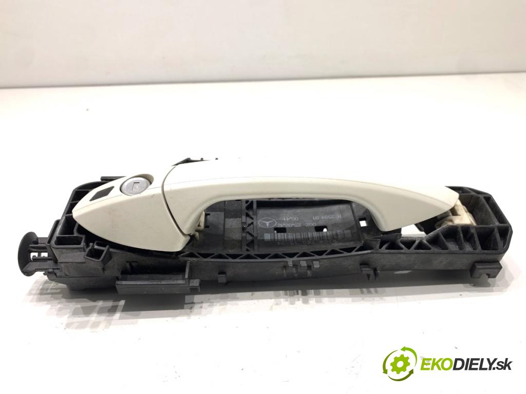 MERCEDES-BENZ X204 SUV 2012 125 kW 220 CDI (204.902) 2143 Kľučka vonkajšia ľavy predný A2047601534