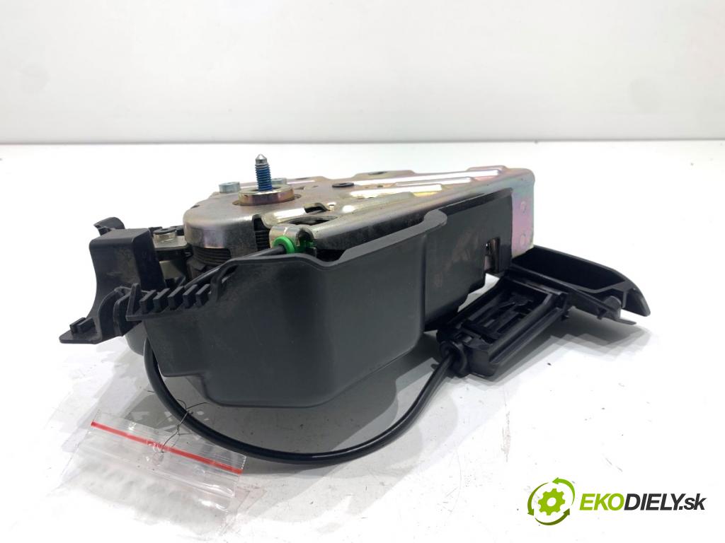 MERCEDES-BENZ X204 SUV 2012 125 kW 220 CDI (204.902) 2143 kulisa brzdy ruční brzdy A2044200177