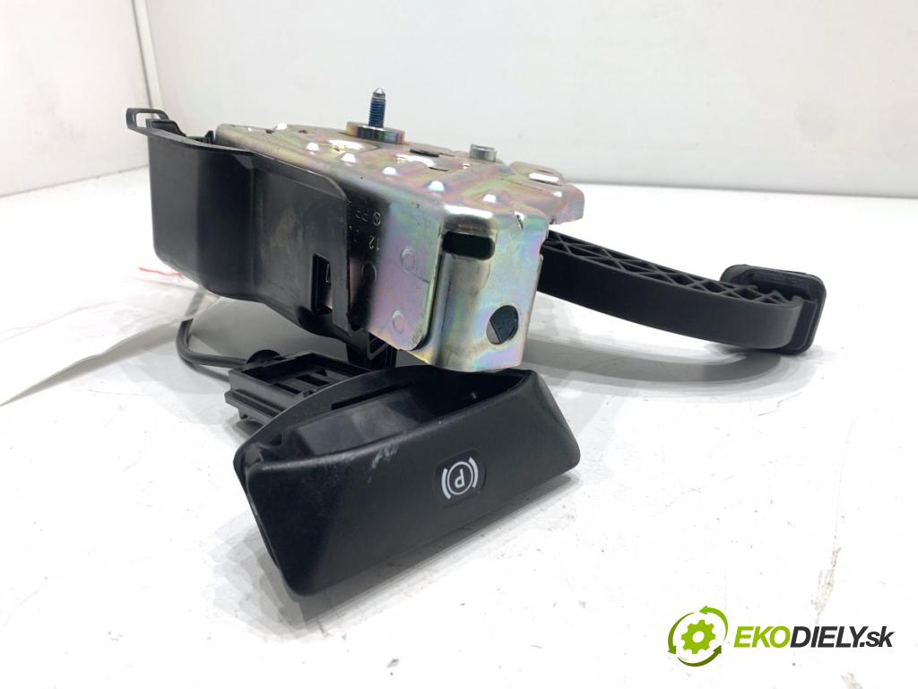 MERCEDES-BENZ X204 SUV 2012 125 kW 220 CDI (204.902) 2143 kulisa brzdy ruční brzdy A2044200177