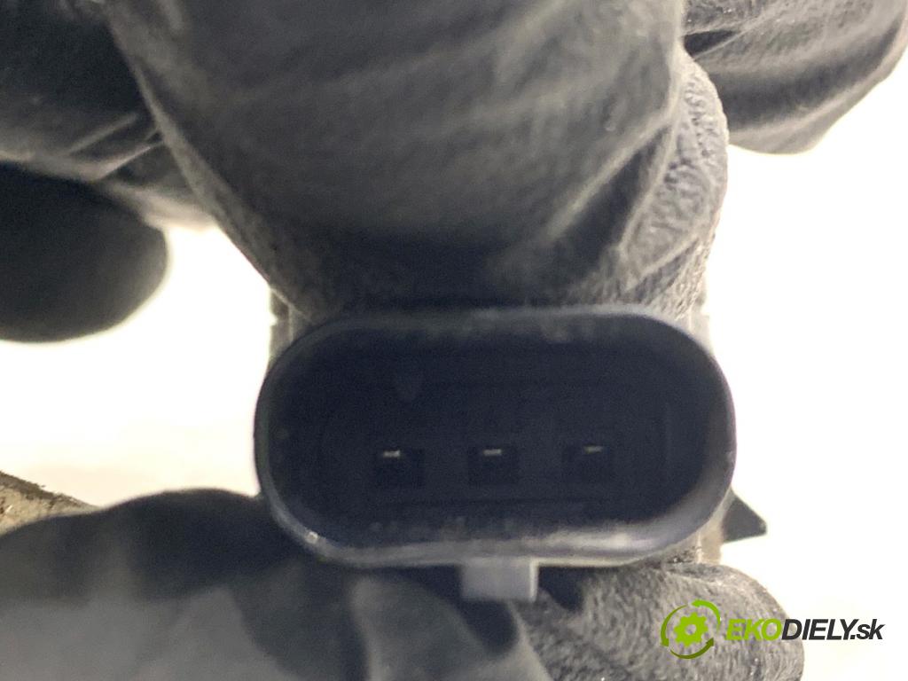 MERCEDES-BENZ X204 SUV 2012 125 kW 220 CDI (204.902) 2143 snímač PDC A2215420417