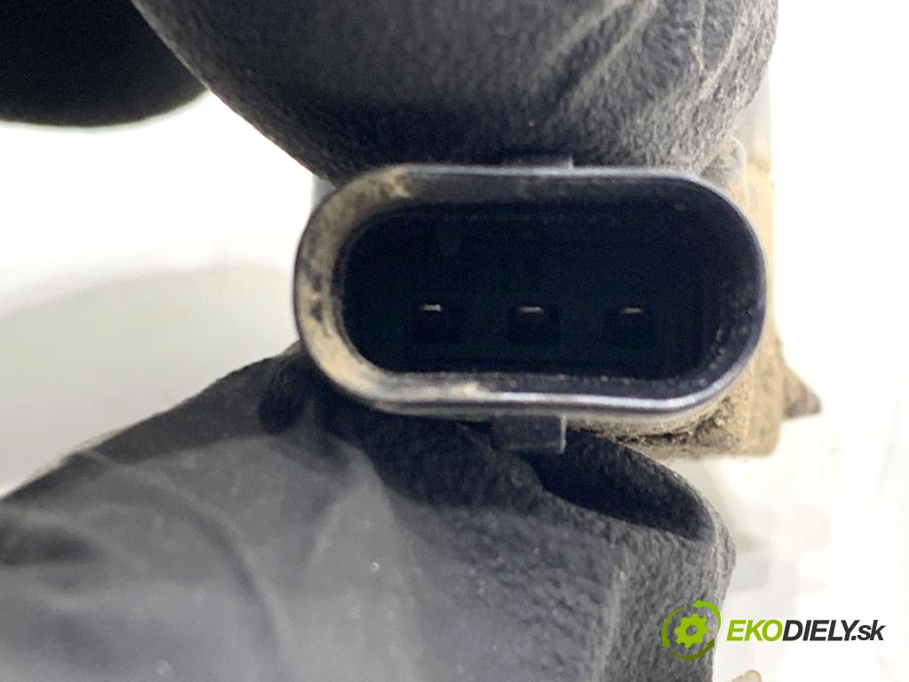 MERCEDES-BENZ X204 SUV 2012 125 kW 220 CDI (204.902) 2143 snímač PDC A2215420417