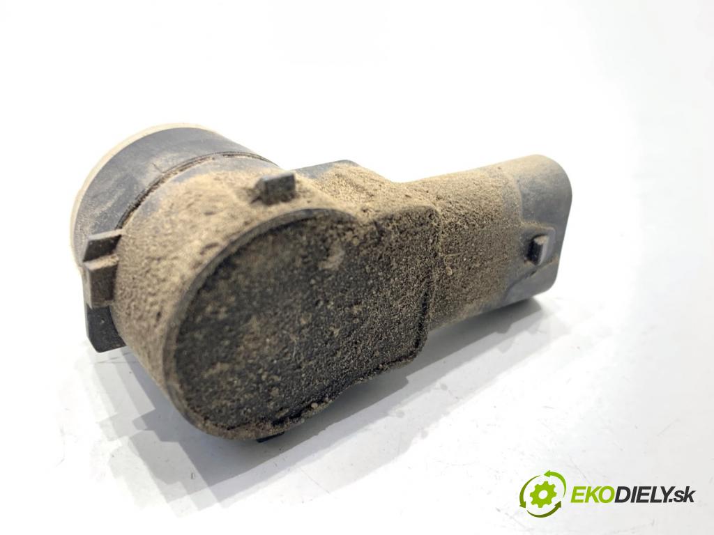 MERCEDES-BENZ X204 SUV 2012 125 kW 220 CDI (204.902) 2143 snímač PDC A2215420417