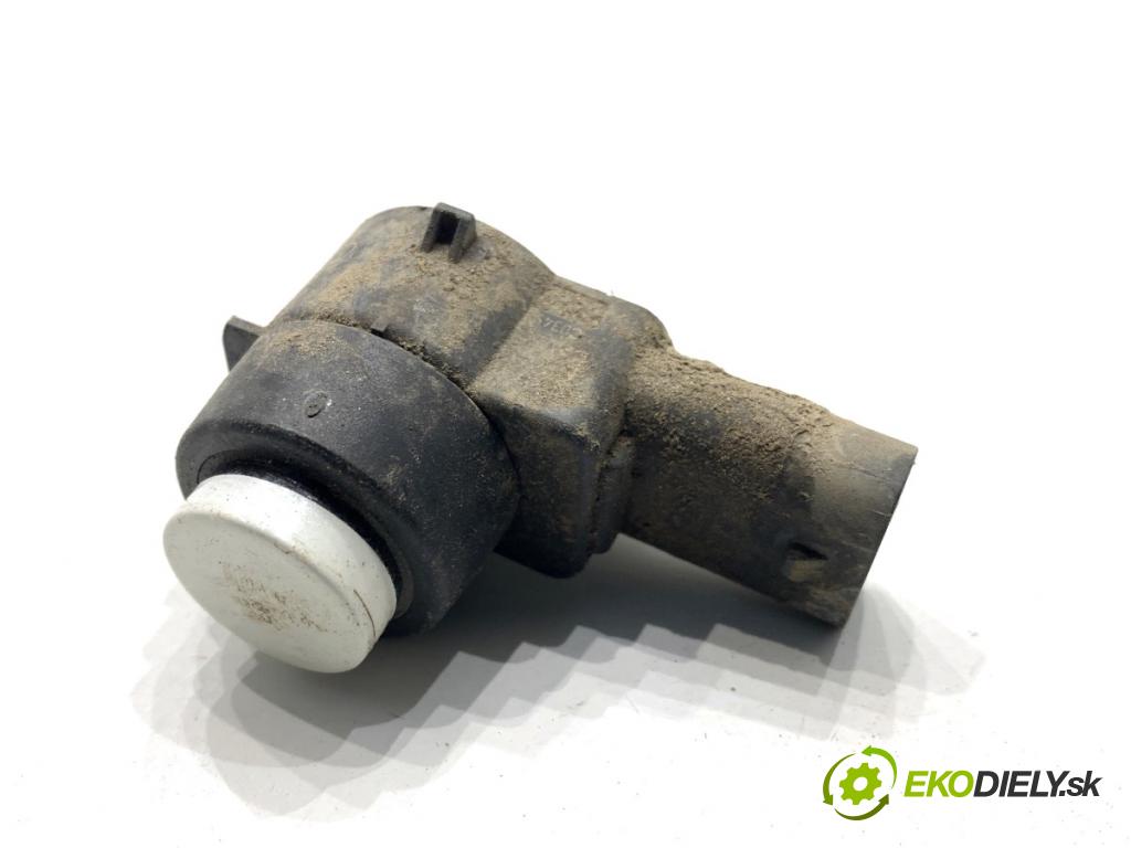 MERCEDES-BENZ X204 SUV 2012 125 kW 220 CDI (204.902) 2143 snímač PDC A2215420417