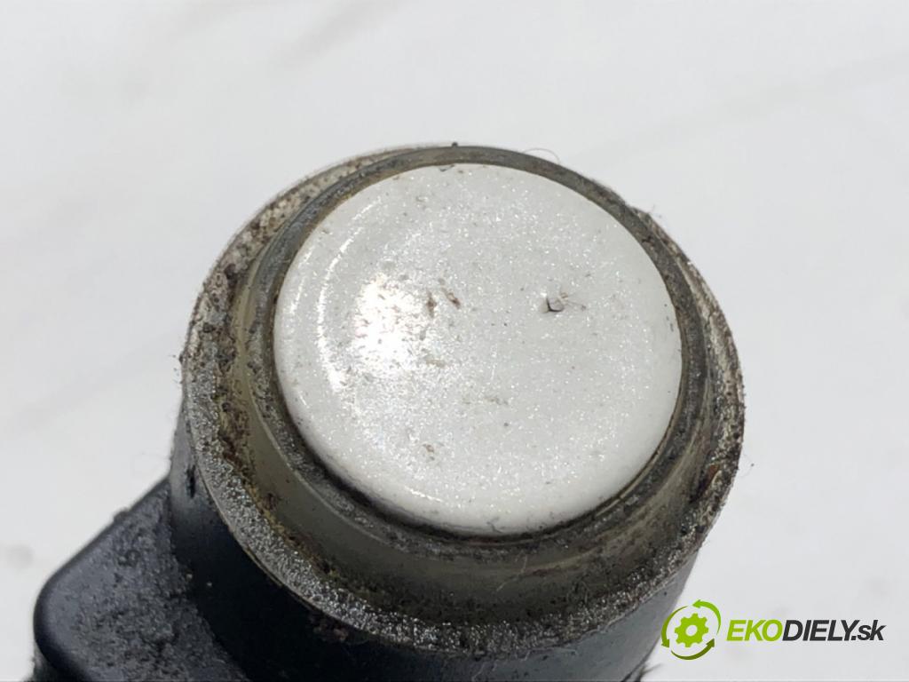 MERCEDES-BENZ X204 SUV 2012 125 kW 220 CDI (204.902) 2143 Snímač PDC A2215420417