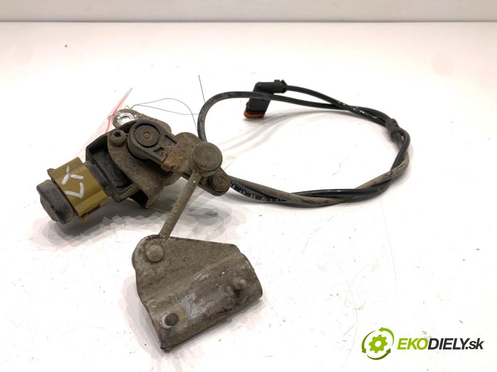 MERCEDES-BENZ X204 SUV 2012 125 kW 220 CDI (204.902) 2143 snímač ÚROVEŇ: XENON zadní část levý A2045406205