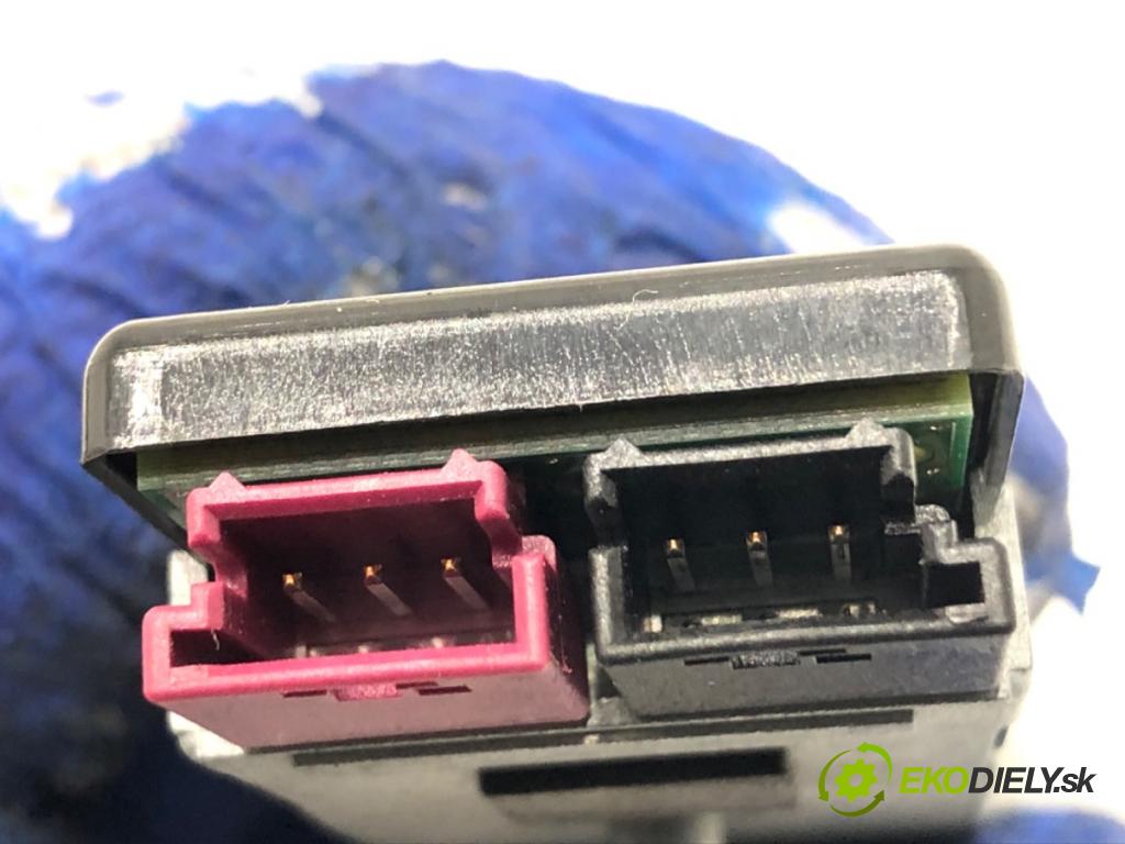 MERCEDES-BENZ X204 SUV 2012 125 kW 220 CDI (204.902) 2143 zesilovač Antenní: A2048202389 (Zesilovač)