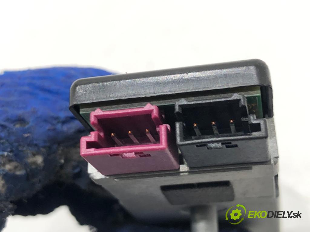 MERCEDES-BENZ X204 SUV 2012 125 kW 220 CDI (204.902) 2143 Zosilňovač Antenní: 2048202489 (Zosilňovač)