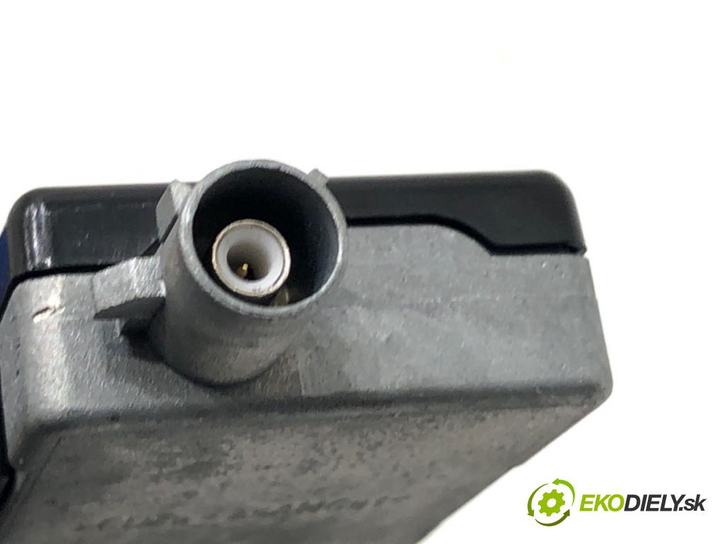 MERCEDES-BENZ X204 SUV 2012 125 kW 220 CDI (204.902) 2143 Zosilňovač Antenní: 2048202489 (Zosilňovač)