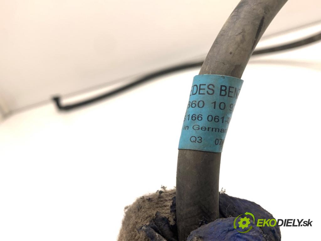 MERCEDES-BENZ X204 SUV 2012 125 kW 220 CDI (204.902) 2143 Rúrka ostrekovačov svetiel XENON A2048601092