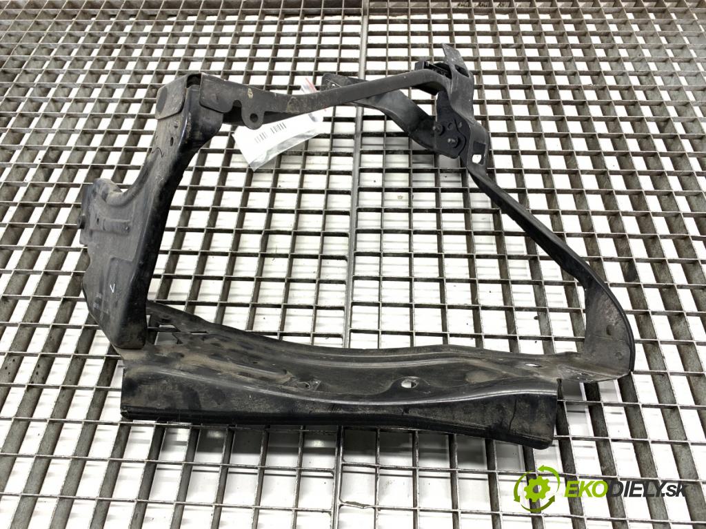 MERCEDES-BENZ X204 SUV 2012 125 kW 220 CDI (204.902) 2143 úchyt světla levý 2046200091