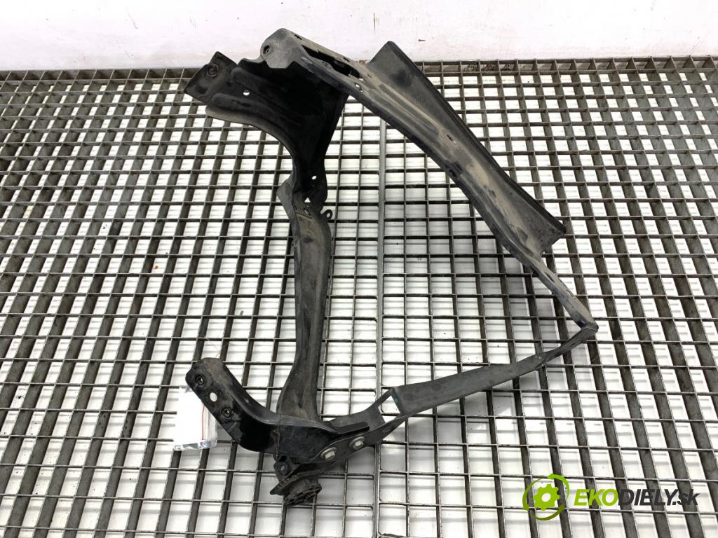 MERCEDES-BENZ X204 SUV 2012 125 kW 220 CDI (204.902) 2143 úchyt světla levý 2046200091