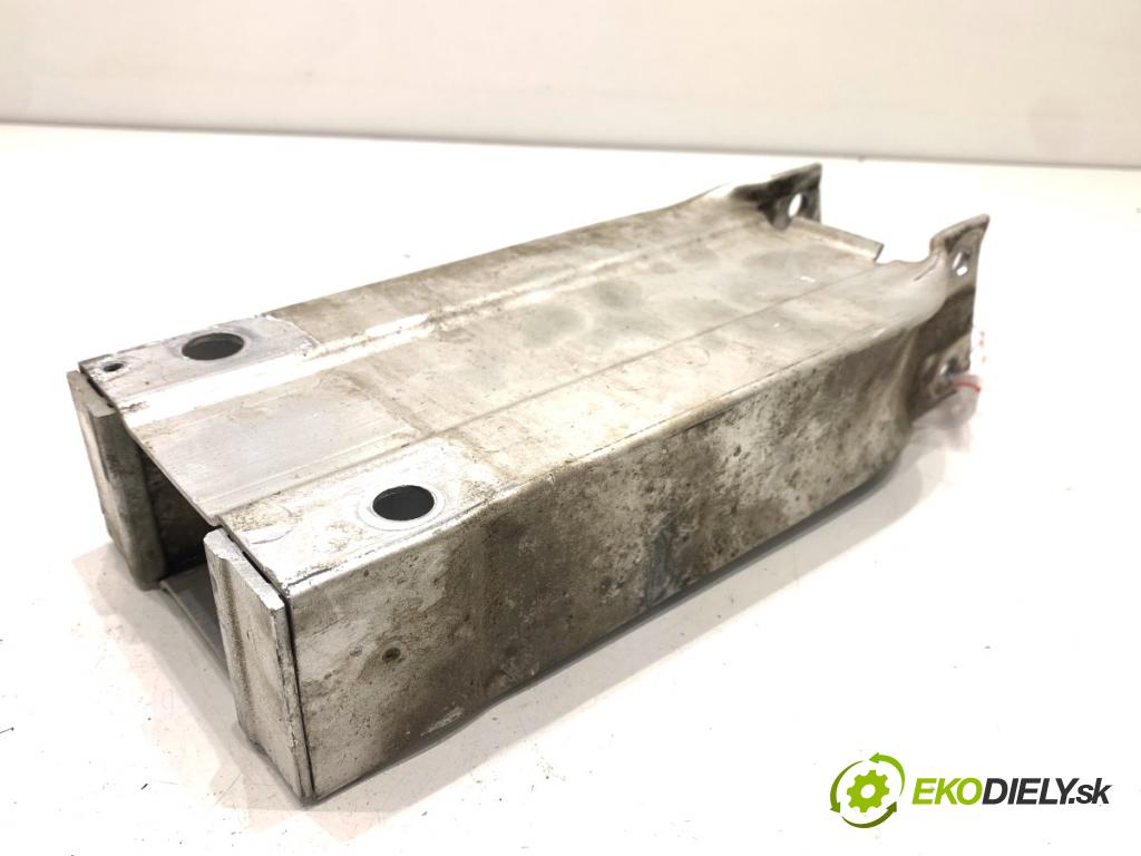 MERCEDES-BENZ X204 SUV 2012 125 kW 220 CDI (204.902) 2143 držák mačkání přední část levá strana 2046201595