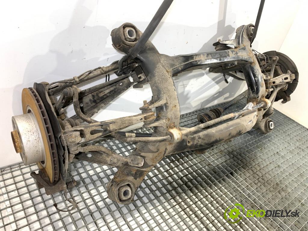 BMW F25 SUV 2013 135 kW xDrive 20 d 1995 výztuha zadní část