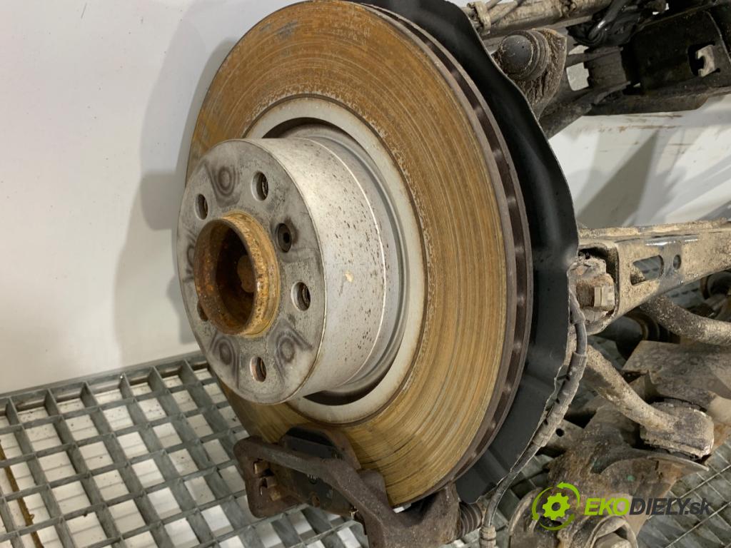 BMW F25 SUV 2013 135 kW xDrive 20 d 1995 výztuha zadní část