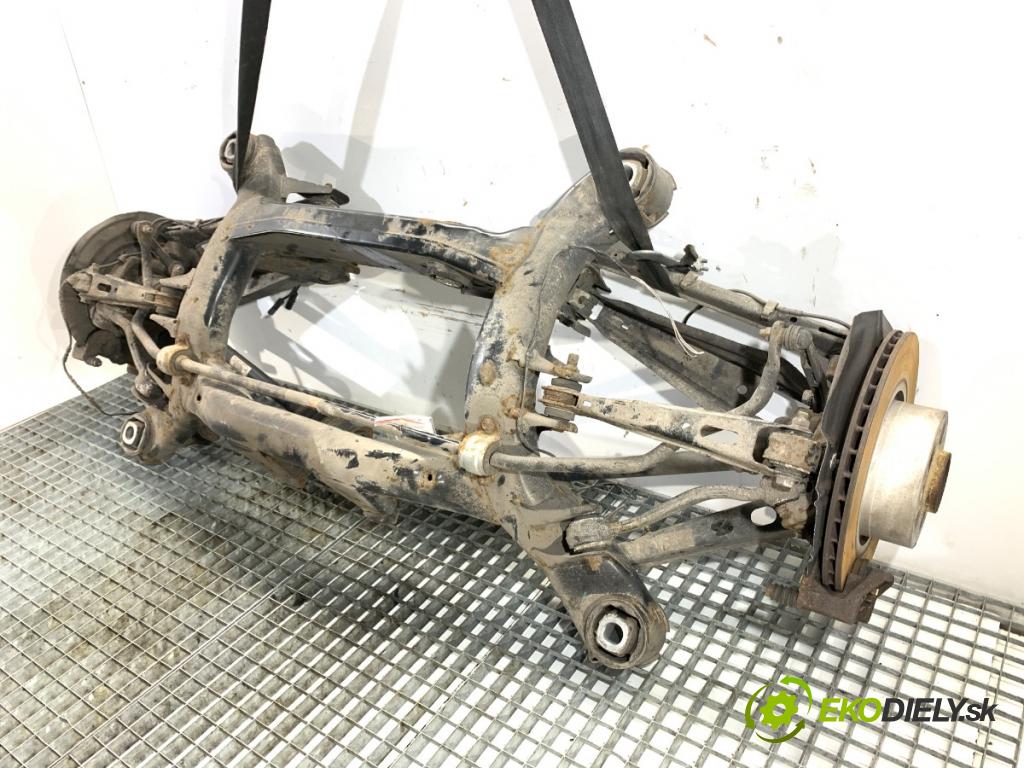 BMW F25 SUV 2013 135 kW xDrive 20 d 1995 výztuha zadní část