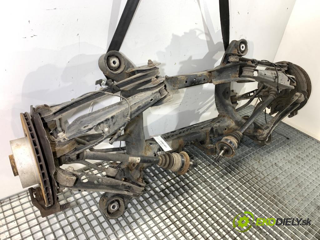 BMW F25 SUV 2013 135 kW xDrive 20 d 1995 výztuha zadní část