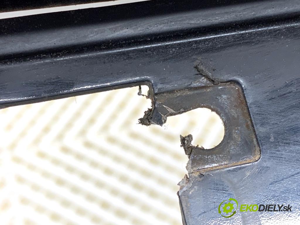 TOYOTA AURIS II liftback 2013 97 kW 1.6 (ZRE181_, ZRE185_) 1598 Nárazník zad  (Kľučka dverí ostatné)