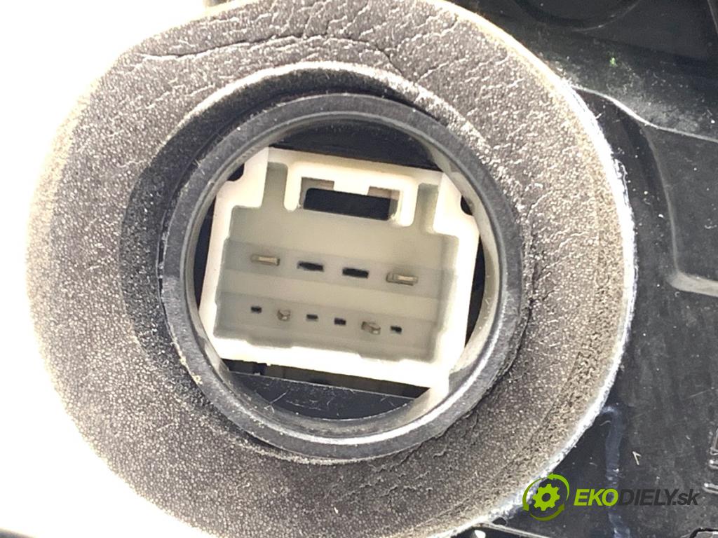 TOYOTA AURIS II liftback 2013 97 kW 1.6 (ZRE181_, ZRE185_) 1598 zámok Dvere pravy zad