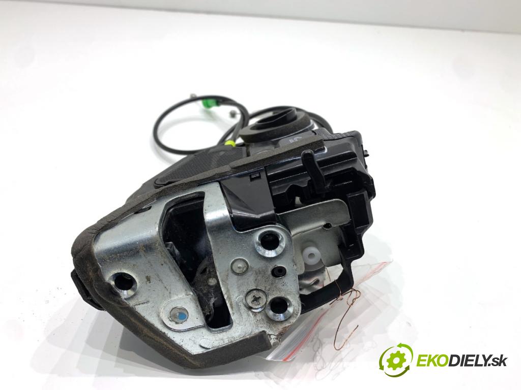 TOYOTA AURIS II liftback 2013 97 kW 1.6 (ZRE181_, ZRE185_) 1598 zámok dveře levý zadní část 