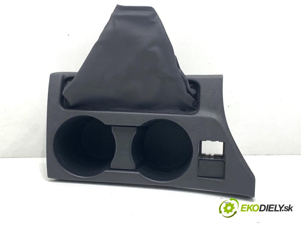 TOYOTA AURIS II liftback 2013 97 kW 1.6 (ZRE181_, ZRE185_) 1598 držák na nápoje 58804-02050 (Držák nápojů)