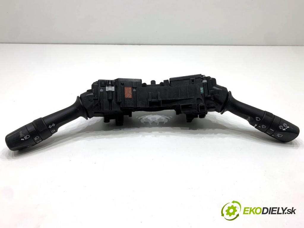 TOYOTA AURIS II liftback 2013 97 kW 1.6 (ZRE181_, ZRE185_) 1598 přepínač kombinovaný  (Páčky pod volantem)