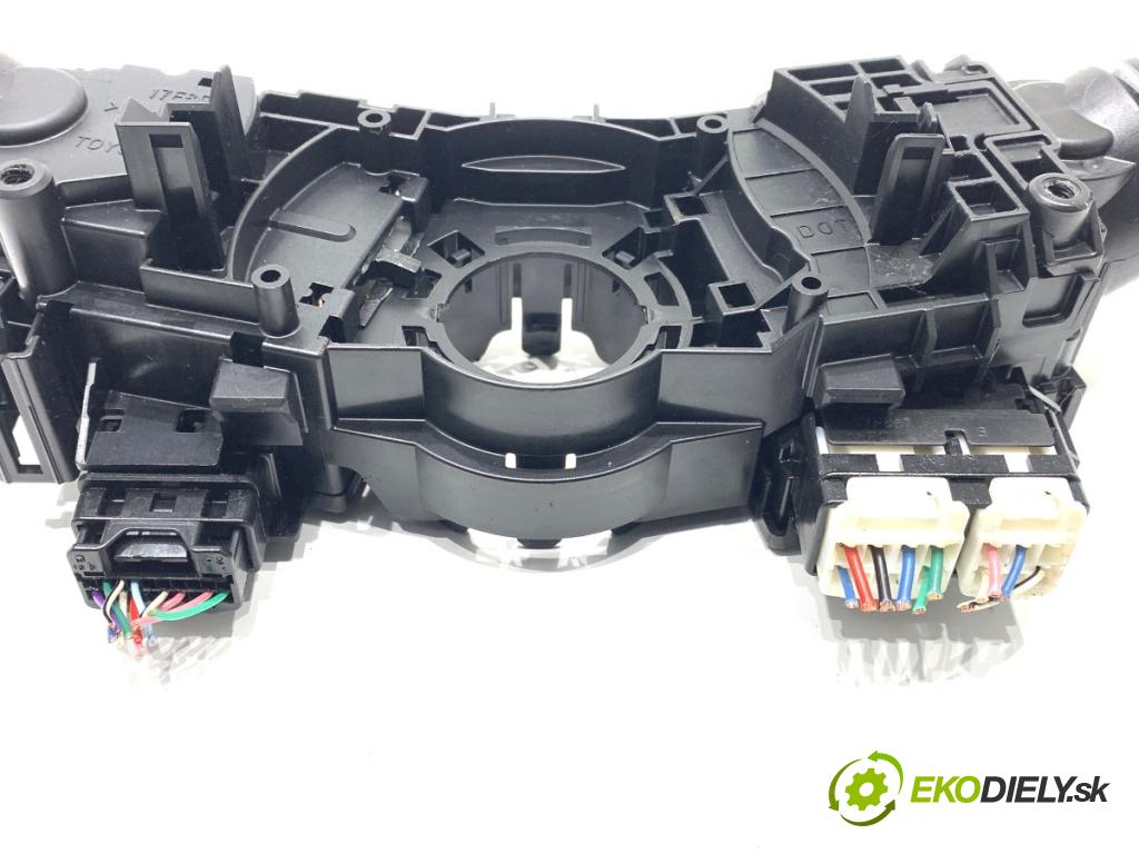 TOYOTA AURIS II liftback 2013 97 kW 1.6 (ZRE181_, ZRE185_) 1598 přepínač kombinovaný  (Páčky pod volantem)